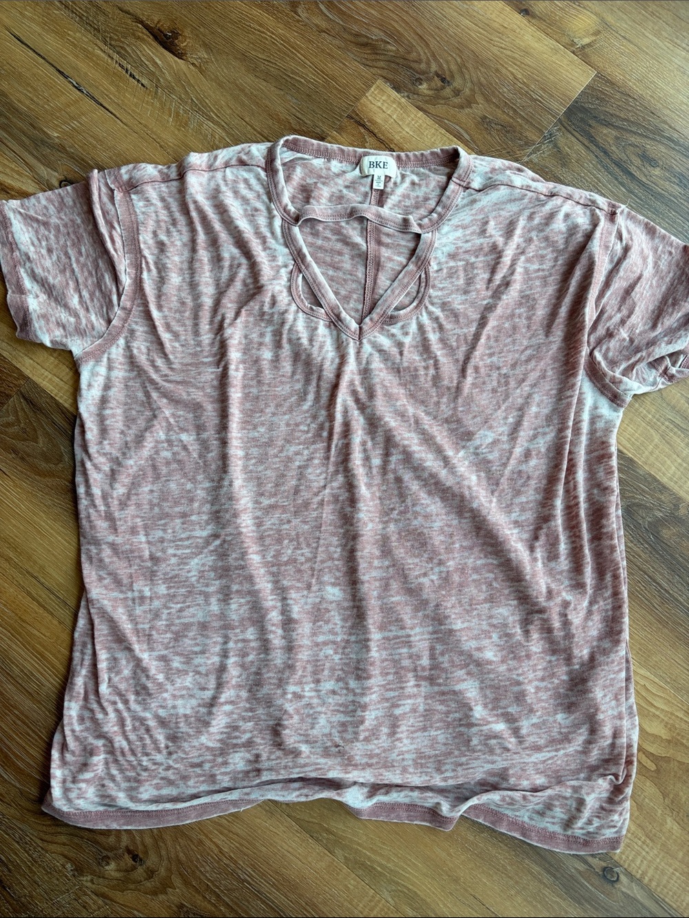 BKE Strappy V-Neck Heathered Mauve Short Sleeve Tee